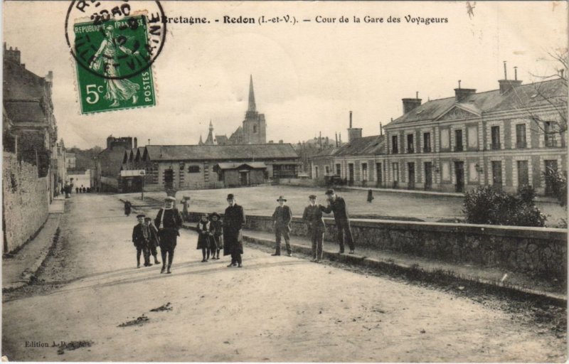 CPA Redon Cour de la Gare des Voyageurs (1236666) 