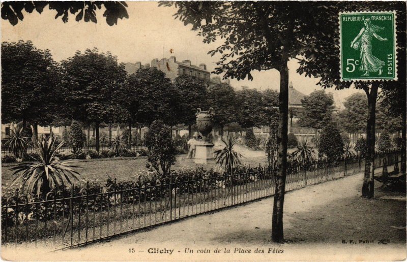 CPA Clichy un coin de la Place des Fetes (1314140)