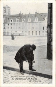 CPA PARIS Petits Metiers Le Ramasseur de bouts de cigares (1245647)