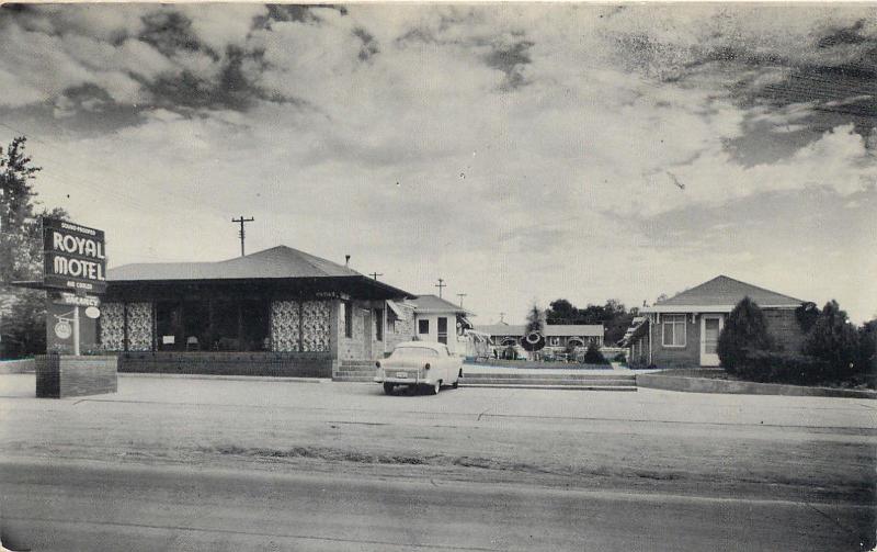 McCOOK, NE Nesbraska   ROYAL MOTEL  c1950s Car  Roadside  Postcard