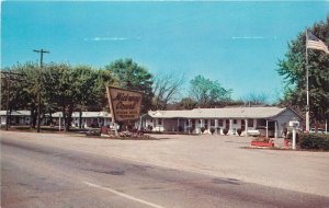 Postcard 1940s Ohio Lewisburg Midway Court US 40 autos occupation 23-12047