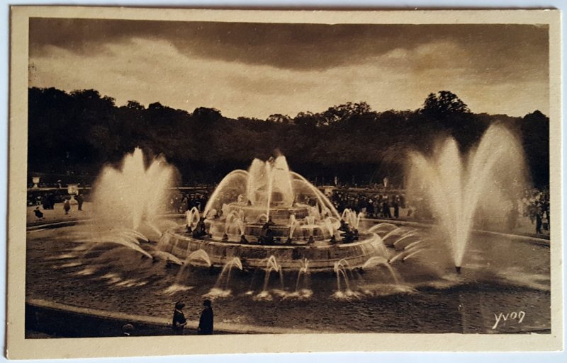 5 VINTAGE POSTCARDS OF VERSAILLES. Several Printers. UNUSED!!!