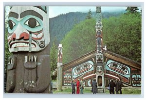 Vintage Totem Bright Park Near Ketchikan, Akaska. Postcard P96E