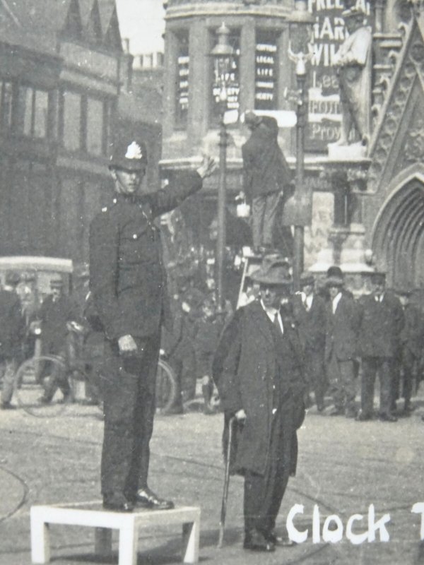 Leicester POLICEMAN (Traffic Control) at CLOCK TOWER (5) Old RP Postcard