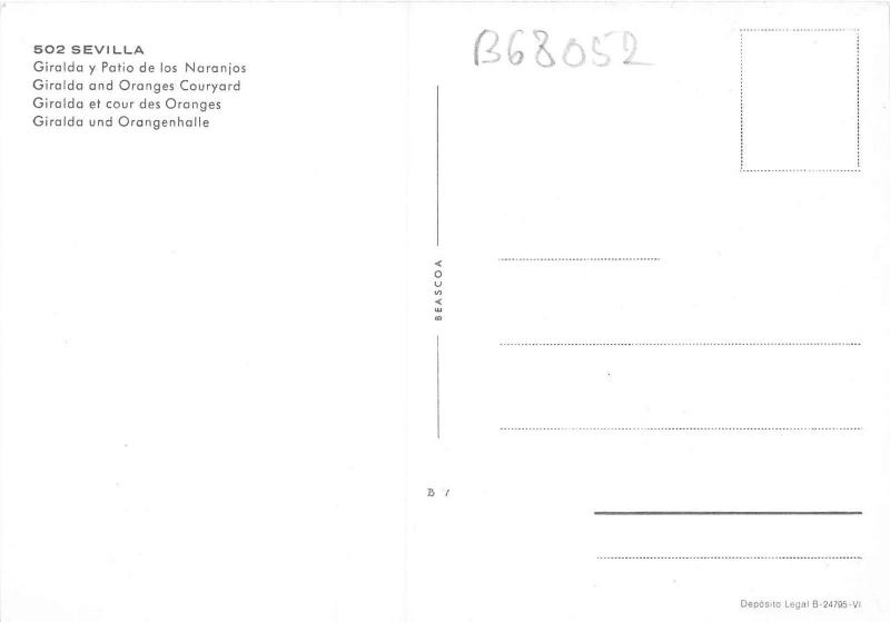 B68052 Spain Sevilla Giralda and Oranges Courtyard