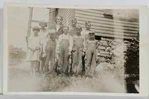 RPPC Mother and her 8 Children Boys in Overalls Girla in Dresses Postcard Q8