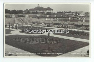 tq0890 - Lincs -Sunken Gardens, Tennis Courts & North Parade, Skegness- Postcard