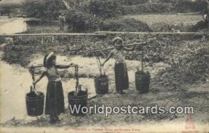Petites filles porteuses d'eau Tonkin Vietnam, Viet Nam Writing on back 