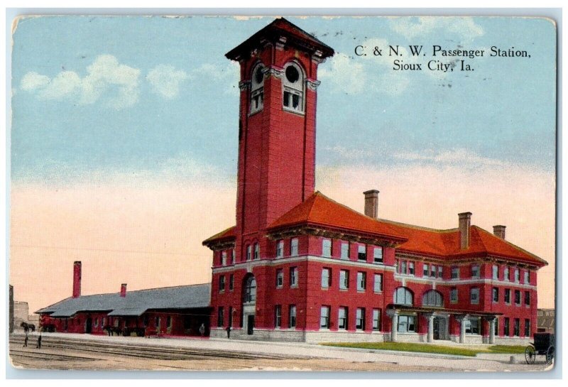 1915 C & N W Passenger Station Depot Railroad Train Sioux City Iowa IA Postcard