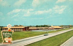 Vintage Postcard 1966 Holiday Inn Building Toledo-Lemoyn Perrysburg Ohio OH