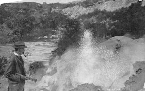 PAPAKURA GEYSER NEW ZEALAND POSTCARD (c. 1910)