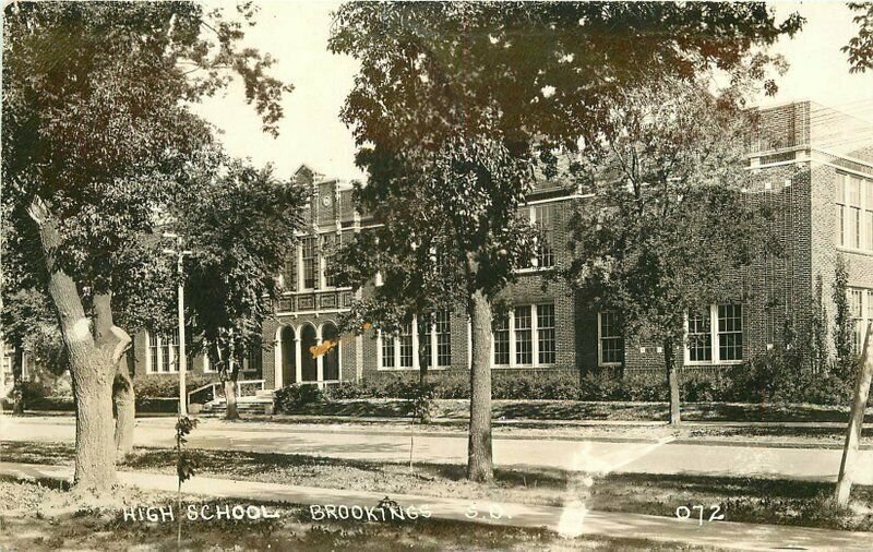 South Dakota Brooklings High School #072 RPPC Photo Postcard 22-3727