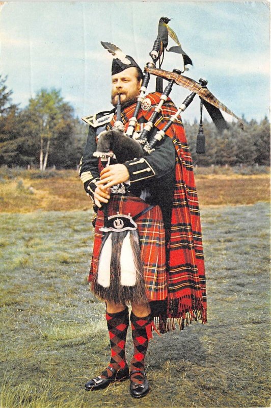 uk50392 pipers scotland uk soldier military