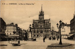 CPA Compiegne- Place de l'Hotel de Ville FRANCE (1008908)