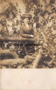 PORTLAND, OREGON MAZEOGRAPH GALLERY PORTRAIT OF LADY  RPPC REAL PHOTO POSTCARD