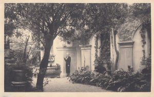 Roma Rome Italy Stately Home Posh Old Lady Greetings At Door Postcard