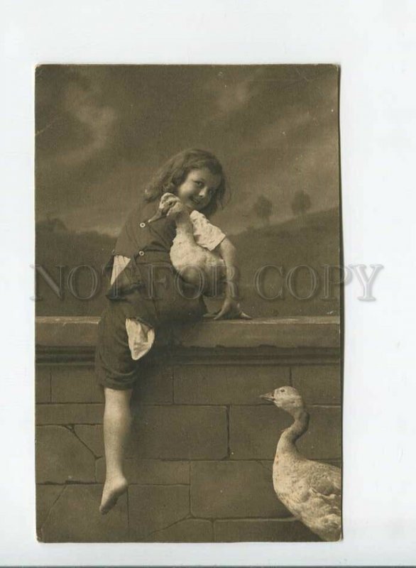 3177668 BEGGAR Little Girl pilferer GOOSE Vintage PC