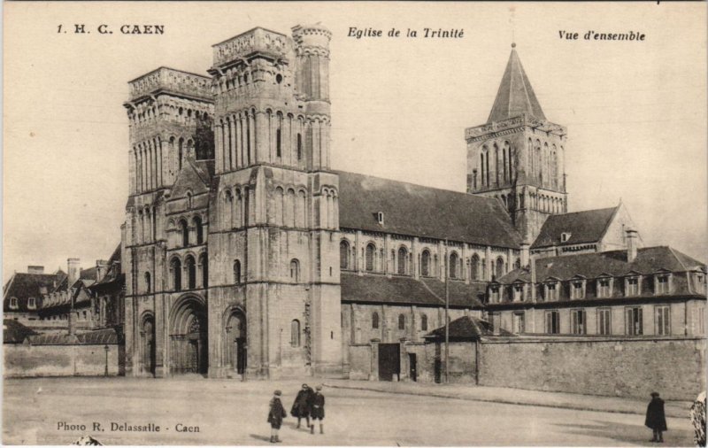 CPA CAEN Eglise de la Trinite - Vue d'Ensemble (1250056)