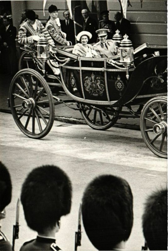 CPA AK Royal Couple in a Chariot BELGIAN ROYALTY (853263)