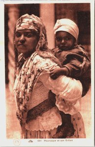 Algeria Mauresque et Son Enfant Vintage Postcard C182