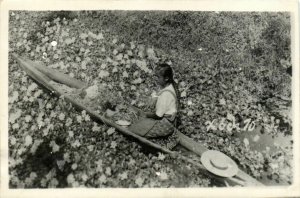 PC CPA MEXICO, GIRL IN A BOAT, XOCHIMILCO, Vintage REAL PHOTO Postcard (b21417)