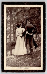 Military Romance Carry Arms Soldier And Lovely Lady Postcard Y29