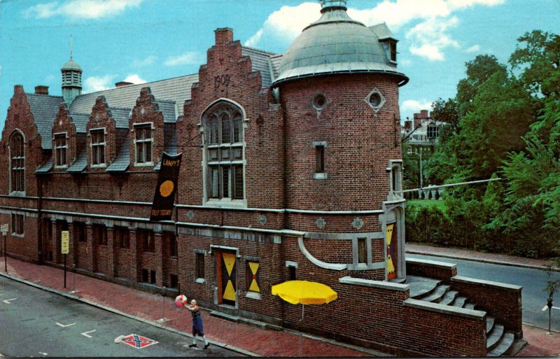 Massachusetts Cambridge Harvard Lampoon Castle