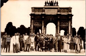 RPPC, Tourists at Arc de Triomphe du Carrousel Paris c1956 Vintage Postcard S60