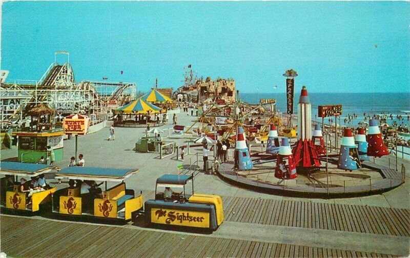 Amusement Hunts Pier Wildwood by the Sea New Jersey Postcard Teich 11142