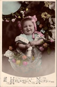 Chrustmas Heureux Noel Young Child With Flowers