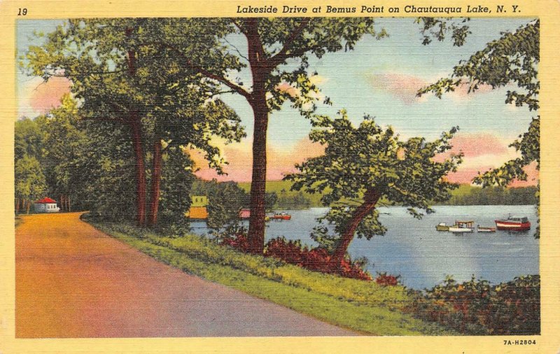 NY, New York LAKESIDE DRIVE~BEMUS POINT On CHAUTAUQUA LAKE~Boats c1940s Postcard