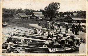 CPA AK INDONESIA DUTCH INDIES Soerabaja Java. Aankomst van Visschers (a1526)