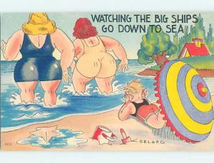 Linen risque PAIR OF FAT WOMEN IN BATHING SUITS AT THE BEACH HL3943@