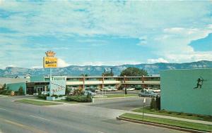 Autos 1940s Turquoise Motel Roadside Cortez Colorado Vic's Photos postcard 11023