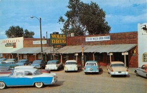 South Dakota FAMOUS WALL DRUG STORE Roadside 1950s Cars Hustead Vintage Postcard