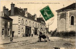 CPA NEUNG-sur-BEUVRON - Place du Marché et Grande Rue (253251)