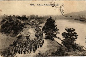CPA Militaire Toul - Colonne d'Infanterie en marche (90389)