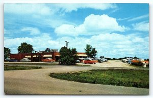 1956 VALPARAISE INDIANA STRONGBOW TURKEY FARM & INN HWY 30 POSTCARD P2998