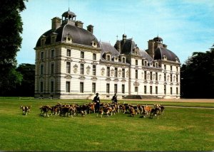 France Cheverny Le CHateau Fox Hounds