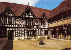 B100766 lord leycester hospital warwick the courtyard uk