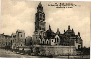 CPA PÉRIGUEUX-Cathédrale byzantine de St-Front-Ancienne Entrée (232687)
