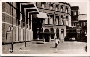 Netherlands Utrecht Gevel en Parkeerterrein St Antonius Ziekenhuis RPPC C067