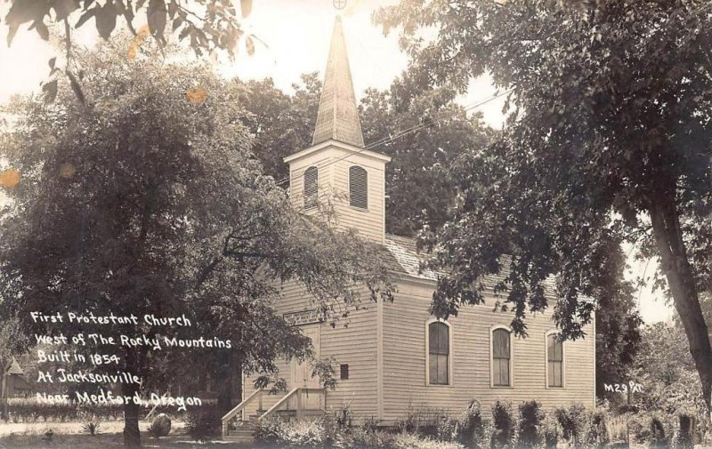 RPPC JACKSONVILLE / MEDFORD OREGON CHURCH REAL PHOTO POSTCARD (c. 1940s)