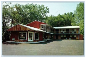 c1960's Mid-Town Motel Exterior Roadside Bennington Vermont VT Unposted Postcard