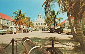 Saint Maarten N. W. I. Phillipsburg Canon Old Cars Postcard