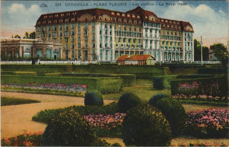 CPA DEAUVILLE Les Jardins - Le Royal Hotel (1225590)