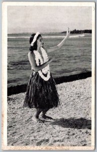 Honolulu Hawaii 1940s Postcard Hula Girl On The Beach Waikiki Grass Skirts