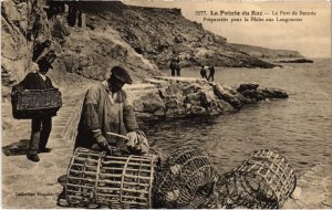 CPA La Pointe du Raz - Le Port de Bestree - Preparatits pour la Peche (1033157)