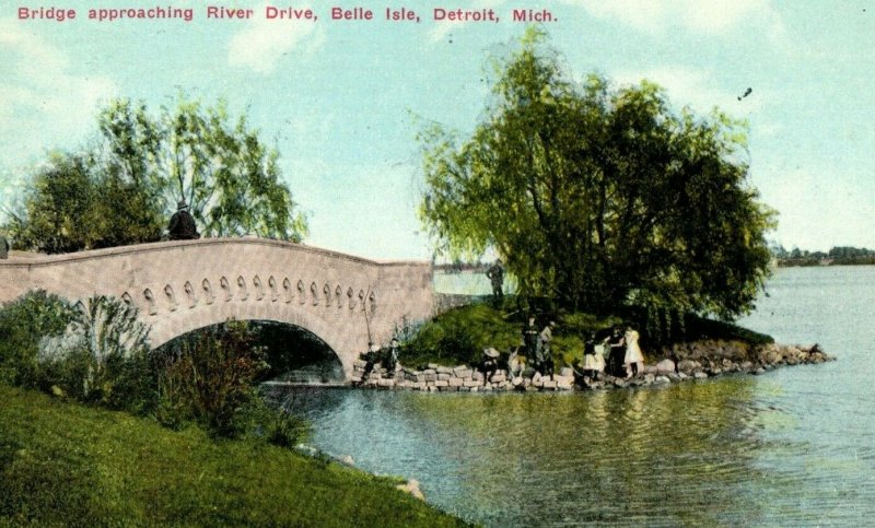 Circa 1910 Bridge Approaching River Drive, Belle Isle, Detroit Postcard P7