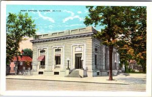 Postcard BUILDING SCENE Clinton Iowa IA AO7456